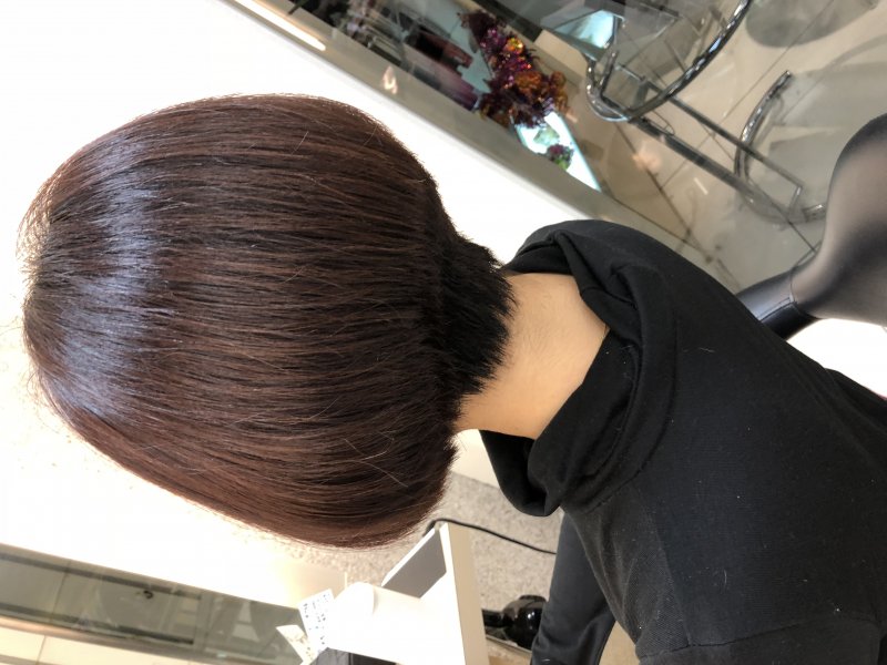 頭の形をよく見せてくれるショートスタイル
