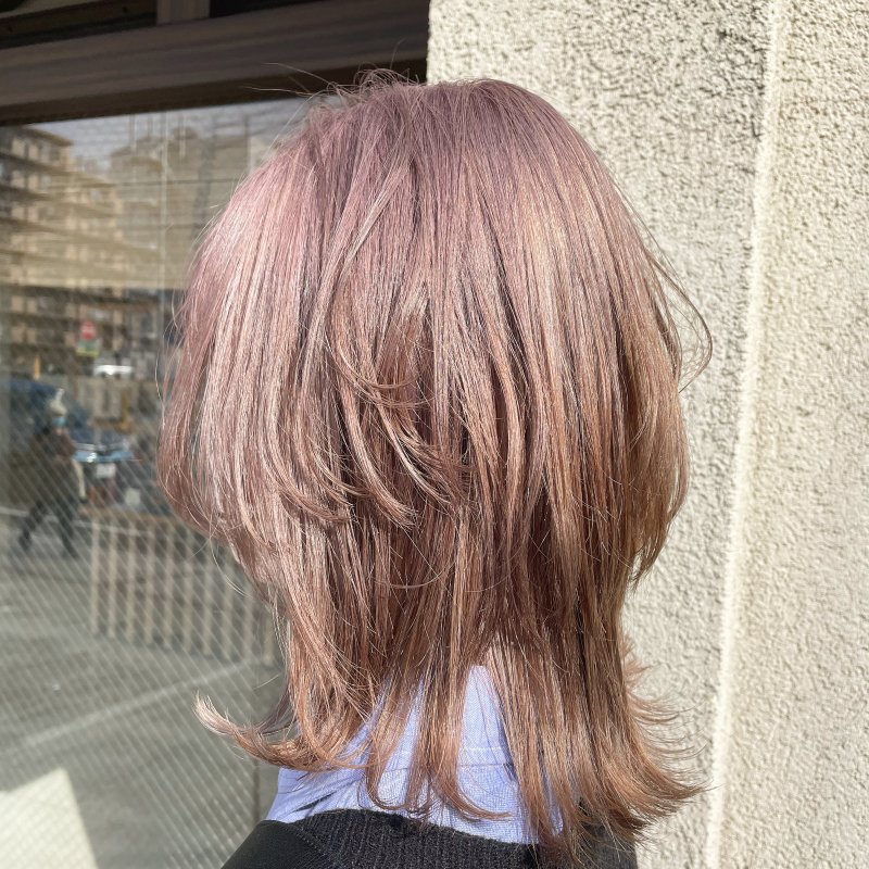 ピンクベージュ