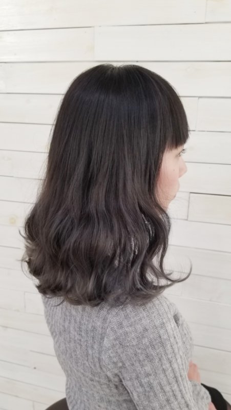 アディクシーで透けるグレーヘアーに
