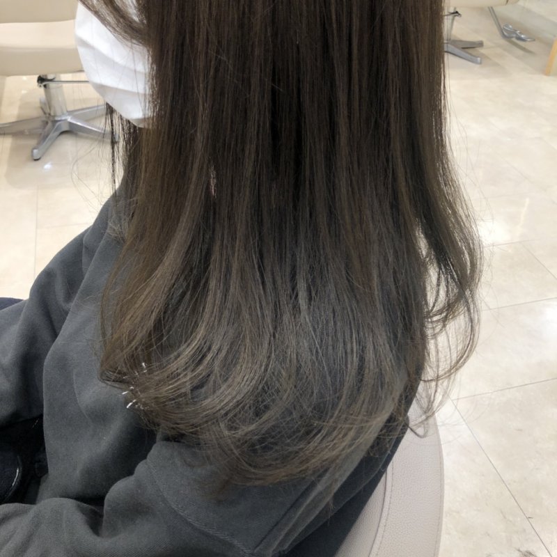 オリーブグレージュ