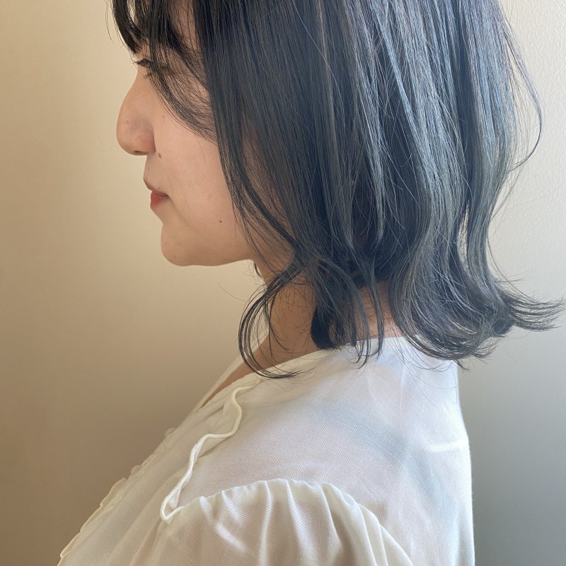 オリーブグレージュ。