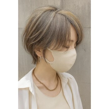 【大人女性の洒落感】ショート×白髪ぼかしハイライト