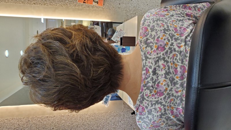 60代のお悩み解決！パーマとマニキュアでボリューム艶髪