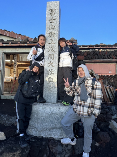 富士山登山してきました〜😁
