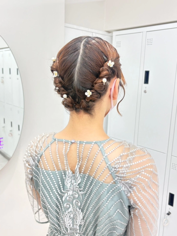 横浜で結婚式ヘアセット/横浜お呼ばれヘアセット/横浜ヘアセット/横浜結婚式ヘアアレンジ/横浜お呼ばれヘアアレンジ/横浜カチモリ/横浜立体リボン/横浜くるみちゃんヘア/横浜シニヨン/横浜ゆるふわアップ/横浜編みおろし/横浜ハーフアップ/横浜タイト系/金箔/ビックリボン/ビックシュシュ