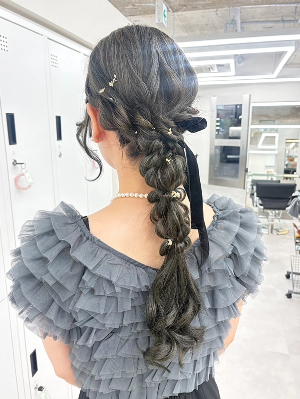 横浜駅近郊徒歩5分 横浜で結婚式ヘアセット/横浜お呼ばれヘアセット/横浜ヘアセット/横浜結婚式ヘアアレンジ/横浜お呼ばれヘアアレンジ/横浜カチモリ/横浜立体リボン/横浜くるみちゃんヘア/横浜シニヨン/横浜ゆるふわアップ/横浜編みおろし/横浜ハーフアップ/横浜タイト系/金箔/ビックリボン/ビックシュシュ
