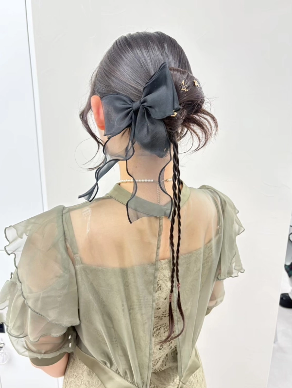 横浜駅近郊徒歩5分 横浜で結婚式ヘアセット/横浜お呼ばれヘアセット/横浜ヘアセット/横浜結婚式ヘアアレンジ/横浜お呼ばれヘアアレンジ/横浜カチモリ/横浜立体リボン/横浜くるみちゃんヘア/横浜シニヨン/横浜ゆるふわアップ/横浜編みおろし/横浜ハーフアップ/横浜タイト系/金箔/ビックリボン/ビックシュシュ