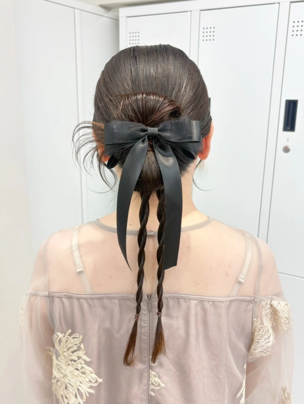 横浜駅近郊徒歩5分 横浜で結婚式ヘアセット/横浜お呼ばれヘアセット/横浜ヘアセット/横浜結婚式ヘアアレンジ/横浜お呼ばれヘアアレンジ/横浜カチモリ/横浜立体リボン/横浜くるみちゃんヘア/横浜シニヨン/横浜ゆるふわアップ/横浜編みおろし/横浜ハーフアップ/横浜タイト系/金箔/ビックリボン/ビックシュシュ