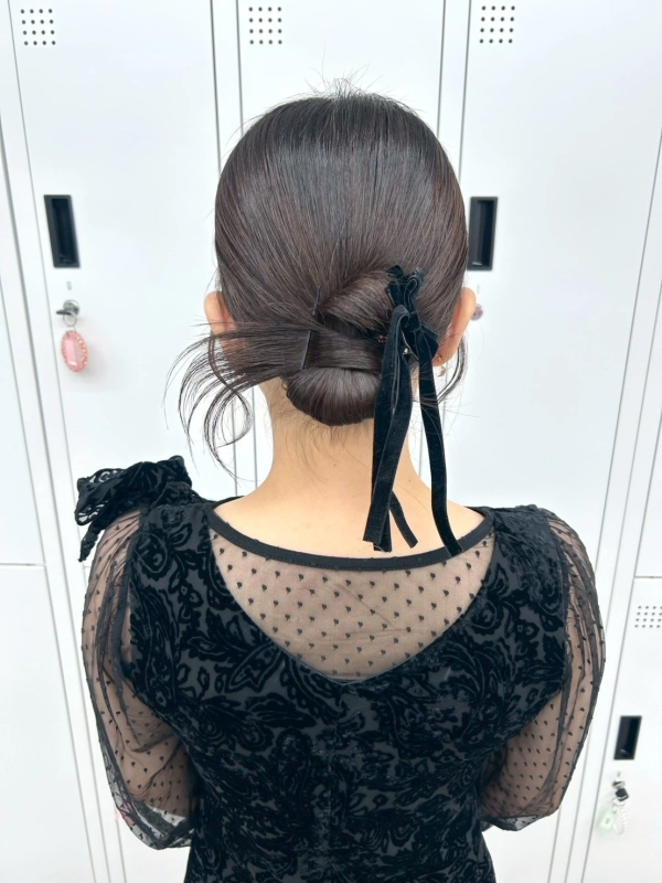 横浜駅近郊徒歩5分 横浜で結婚式ヘアセット/横浜お呼ばれヘアセット/横浜ヘアセット/横浜結婚式ヘアアレンジ/横浜お呼ばれヘアアレンジ/横浜カチモリ/横浜立体リボン/横浜くるみちゃんヘア/横浜シニヨン/横浜ゆるふわアップ/横浜編みおろし/横浜ハーフアップ/横浜タイト系/金箔/ビックリボン/ビックシュシュ