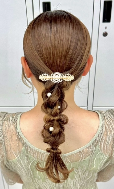 横浜駅近郊徒歩5分 横浜で結婚式ヘアセット/横浜お呼ばれヘアセット/横浜ヘアセット/横浜結婚式ヘアアレンジ/横浜お呼ばれヘアアレンジ/横浜カチモリ/横浜立体リボン/横浜くるみちゃんヘア/横浜シニヨン/横浜ゆるふわアップ/横浜編みおろし/横浜ハーフアップ/横浜タイト系/金箔/ビックリボン/ビックシュシュ