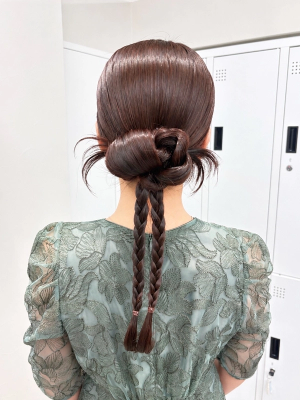 横浜駅近郊徒歩5分 横浜で結婚式ヘアセット/横浜お呼ばれヘアセット/横浜ヘアセット/横浜結婚式ヘアアレンジ/横浜お呼ばれヘアアレンジ/横浜カチモリ/横浜立体リボン/横浜くるみちゃんヘア/横浜シニヨン/横浜ゆるふわアップ/横浜編みおろし/横浜ハーフアップ/横浜タイト系/金箔/ビックリボン/ビックシュシュ