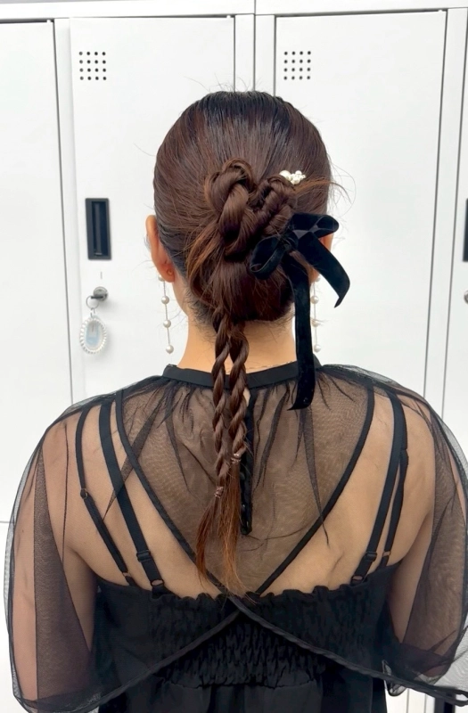 横浜駅近郊徒歩5分 横浜で結婚式ヘアセット/横浜お呼ばれヘアセット/横浜ヘアセット/横浜結婚式ヘアアレンジ/横浜お呼ばれヘアアレンジ/横浜カチモリ/横浜立体リボン/横浜くるみちゃんヘア/横浜シニヨン/横浜ゆるふわアップ/横浜編みおろし/横浜ハーフアップ/横浜タイト系/金箔/ビックリボン/ビックシュシュ