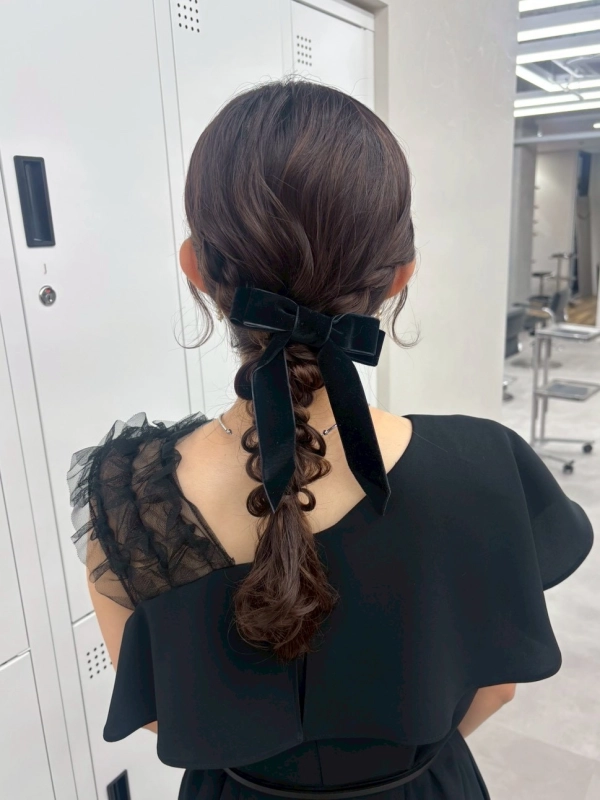 横浜駅近郊徒歩5分 横浜で結婚式ヘアセット/横浜お呼ばれヘアセット/横浜ヘアセット/横浜結婚式ヘアアレンジ/横浜お呼ばれヘアアレンジ/横浜カチモリ/横浜立体リボン/横浜くるみちゃんヘア/横浜シニヨン/横浜ゆるふわアップ/横浜編みおろし/横浜ハーフアップ/横浜タイト系/金箔/ビックリボン/ビックシュシュ