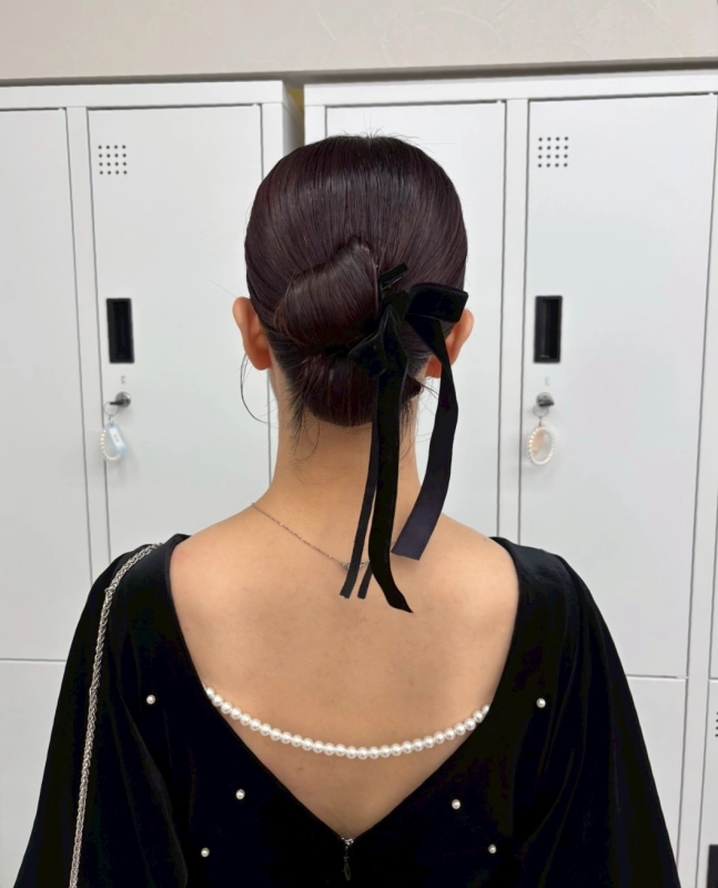 横浜駅近郊徒歩5分 横浜で結婚式ヘアセット/横浜お呼ばれヘアセット/横浜ヘアセット/横浜結婚式ヘアアレンジ/横浜お呼ばれヘアアレンジ/横浜カチモリ/横浜立体リボン/横浜くるみちゃんヘア/横浜シニヨン/横浜ゆるふわアップ/横浜編みおろし/横浜ハーフアップ/横浜タイト系/金箔/ビックリボン/ビックシュシュ