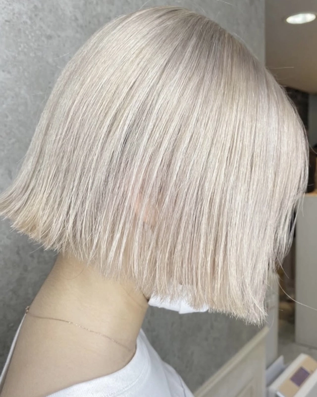 ホワイトカラーボブ