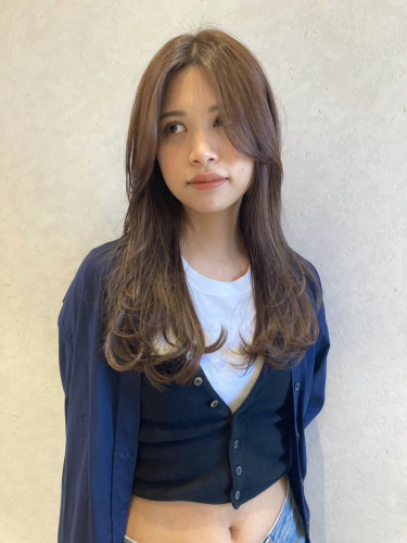 レイヤーカット×ベージュカラー