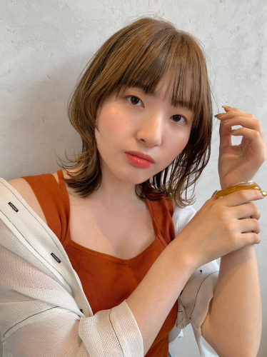 ベージュカラー×レイヤーボブ