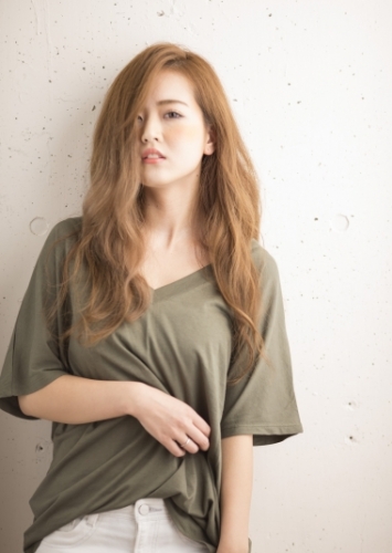 大人可愛いを演出するヌーディロマンティック