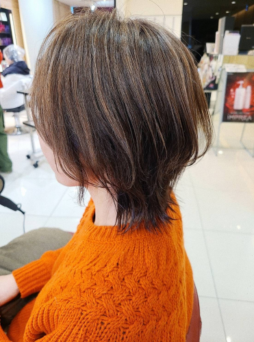 白髪をオシャレに楽しむLOHASの白髪ぼかし