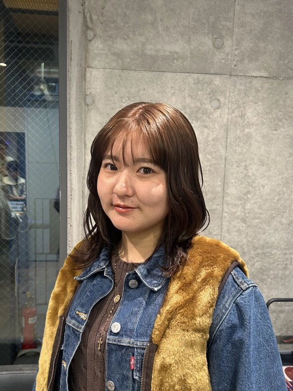 オリーブベージュ