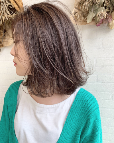 グラデーションベースミルクグレージュ×外ハネBOB