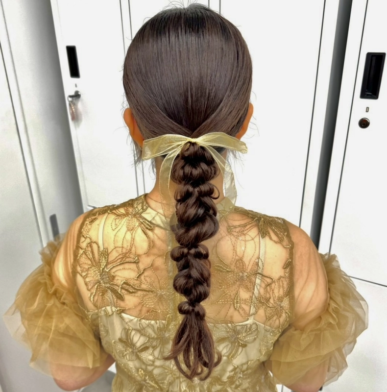 横浜駅近郊徒歩5分 横浜で結婚式ヘアセット/横浜お呼ばれヘアセット/横浜ヘアセット/横浜結婚式ヘアアレンジ/横浜お呼ばれヘアアレンジ/横浜カチモリ/横浜立体リボン/横浜くるみちゃんヘア/横浜シニヨン/横浜ゆるふわアップ/横浜編みおろし/横浜ハーフアップ/横浜タイト系/金箔/ビックリボン/ビックシュシュ