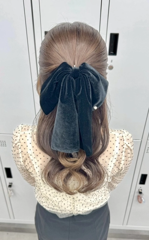 横浜駅近郊徒歩5分 横浜で結婚式ヘアセット/横浜お呼ばれヘアセット/横浜ヘアセット/横浜結婚式ヘアアレンジ/横浜お呼ばれヘアアレンジ/横浜カチモリ/横浜立体リボン/横浜くるみちゃんヘア/横浜シニヨン/横浜ゆるふわアップ/横浜編みおろし/横浜ハーフアップ/横浜タイト系/金箔/ビックリボン/ビックシュシュ