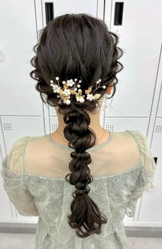 横浜駅近郊徒歩5分 横浜で結婚式ヘアセット/横浜お呼ばれヘアセット/横浜ヘアセット/横浜結婚式ヘアアレンジ/横浜お呼ばれヘアアレンジ/横浜カチモリ/横浜立体リボン/横浜くるみちゃんヘア/横浜シニヨン/横浜ゆるふわアップ/横浜編みおろし/横浜ハーフアップ/横浜タイト系/金箔/ビックリボン/ビックシュシュ