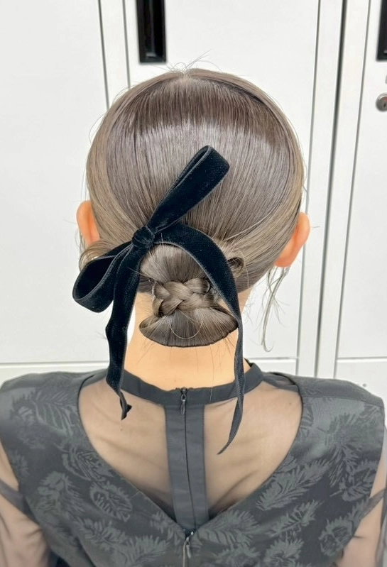 横浜で結婚式ヘアセット/横浜お呼ばれヘアセット/横浜ヘアセット/横浜結婚式ヘアアレンジ/横浜お呼ばれヘアアレンジ/横浜カチモリ/横浜立体リボン/横浜くるみちゃんヘア/横浜シニヨン/横浜ゆるふわアップ/横浜編みおろし/横浜ハーフアップ/横浜タイト系/金箔