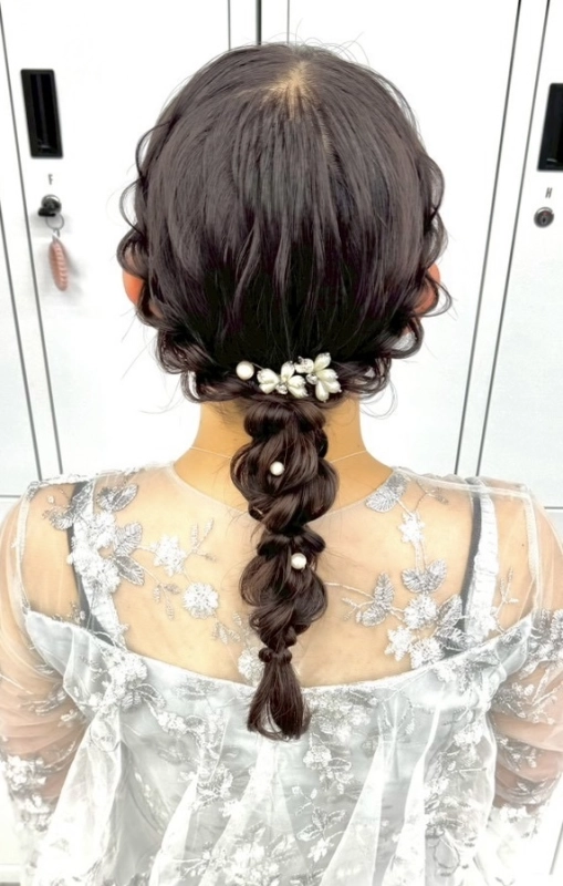 横浜駅近郊徒歩5分 横浜で結婚式ヘアセット/横浜お呼ばれヘアセット/横浜ヘアセット/横浜結婚式ヘアアレンジ/横浜お呼ばれヘアアレンジ/横浜カチモリ/横浜立体リボン/横浜くるみちゃんヘア/横浜シニヨン/横浜ゆるふわアップ/横浜編みおろし/横浜ハーフアップ/横浜タイト系/金箔/ビックリボン/ビックシュシュ