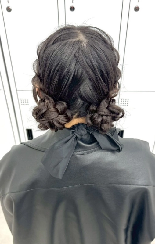 横浜駅近郊徒歩5分 横浜で結婚式ヘアセット/横浜お呼ばれヘアセット/横浜ヘアセット/横浜結婚式ヘアアレンジ/横浜お呼ばれヘアアレンジ/横浜カチモリ/横浜立体リボン/横浜くるみちゃんヘア/横浜シニヨン/横浜ゆるふわアップ/横浜編みおろし/横浜ハーフアップ/横浜タイト系/金箔/ビックリボン/ビックシュシュ