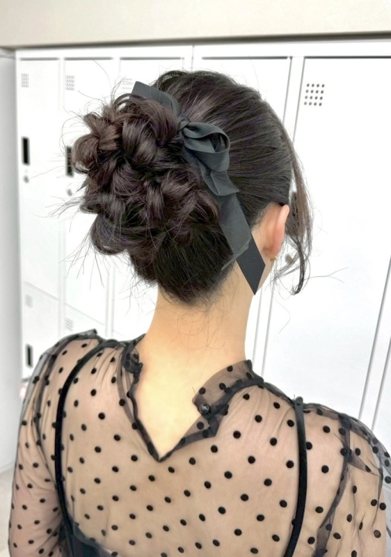 横浜で結婚式ヘアセット/横浜お呼ばれヘアセット/横浜ヘアセット/横浜結婚式ヘアアレンジ/横浜お呼ばれヘアアレンジ/横浜カチモリ/横浜立体リボン/横浜くるみちゃんヘア/横浜シニヨン/横浜ゆるふわアップ/横浜編みおろし/横浜ハーフアップ/横浜タイト系/金箔/ビックリボン/ビックシュシュ