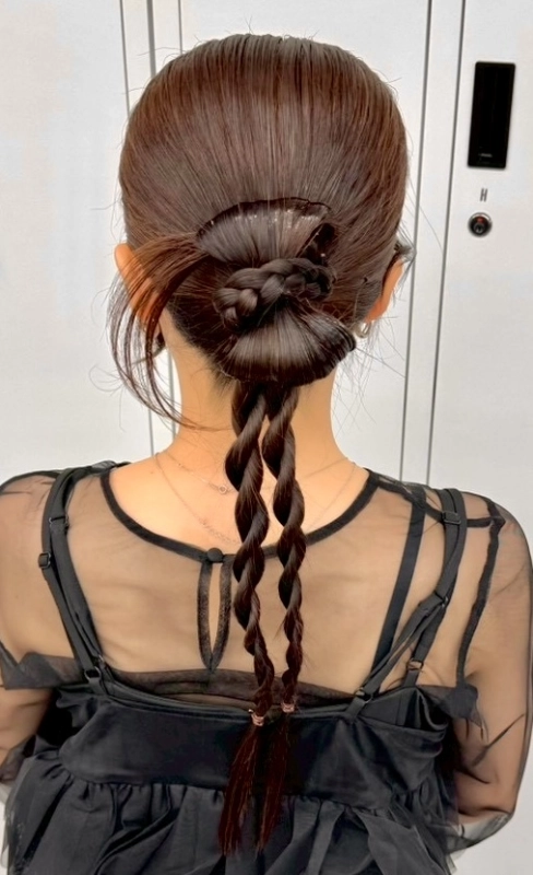 横浜で結婚式ヘアセット/横浜お呼ばれヘアセット/横浜ヘアセット/横浜結婚式ヘアアレンジ/横浜お呼ばれヘアアレンジ/横浜カチモリ/横浜立体リボン/横浜くるみちゃんヘア/横浜シニヨン/横浜ゆるふわアップ/横浜編みおろし/横浜ハーフアップ/横浜タイト系/金箔