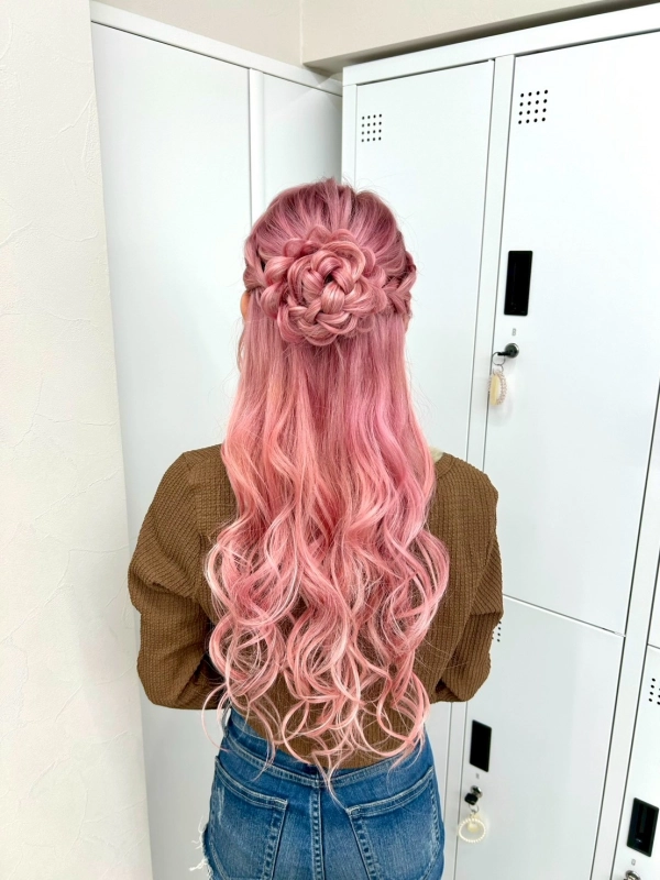 横浜で結婚式ヘアセット/横浜お呼ばれヘアセット/横浜ヘアセット/横浜結婚式ヘアアレンジ/横浜お呼ばれヘアアレンジ/横浜カチモリ/横浜立体リボン/横浜くるみちゃんヘア/横浜シニヨン/横浜ゆるふわアップ/横浜編みおろし/横浜ハーフアップ/横浜タイト系/金箔