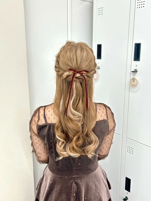 横浜で結婚式ヘアセット/横浜お呼ばれヘアセット/横浜ヘアセット/横浜結婚式ヘアアレンジ/横浜お呼ばれヘアアレンジ/横浜カチモリ/横浜立体リボン/横浜くるみちゃんヘア/横浜シニヨン/横浜ゆるふわアップ/横浜編みおろし/横浜ハーフアップ/横浜タイト系/金箔