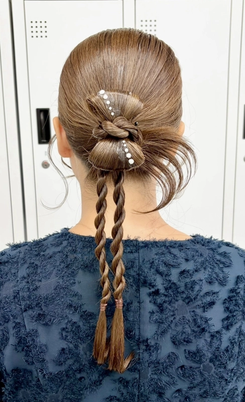 横浜駅近郊徒歩5分 横浜で結婚式ヘアセット/横浜お呼ばれヘアセット/横浜ヘアセット/横浜結婚式ヘアアレンジ/横浜お呼ばれヘアアレンジ/横浜カチモリ/横浜立体リボン/横浜くるみちゃんヘア/横浜シニヨン/横浜ゆるふわアップ/横浜編みおろし/横浜ハーフアップ/横浜タイト系/金箔/ビックリボン/ビックシュシュ