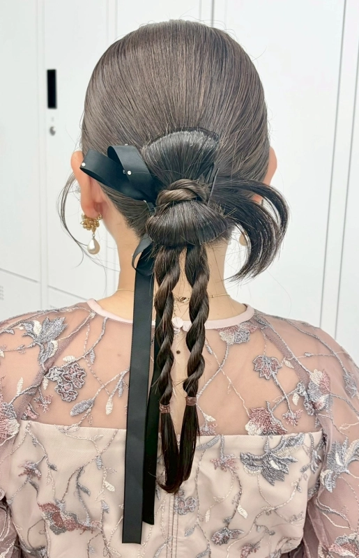 横浜駅近郊徒歩5分 横浜で結婚式ヘアセット/横浜お呼ばれヘアセット/横浜ヘアセット/横浜結婚式ヘアアレンジ/横浜お呼ばれヘアアレンジ/横浜カチモリ/横浜立体リボン/横浜くるみちゃんヘア/横浜シニヨン/横浜ゆるふわアップ/横浜編みおろし/横浜ハーフアップ/横浜タイト系/金箔/ビックリボン/ビックシュシュ