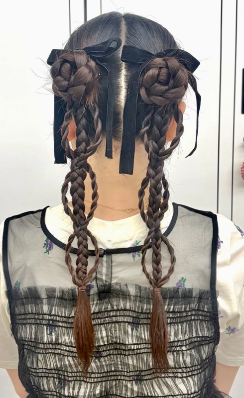 横浜駅近郊徒歩5分 横浜推し活ヘアメイク/横浜推し活ヘアセット/横浜ヘアセット/横浜結婚式ヘアアレンジ/横浜お呼ばれヘアアレンジ/横浜カチモリ/横浜立体リボン/横浜くるみちゃんヘア/横浜シニヨン/横浜ゆるふわアップ/横浜編みおろし/横浜ハーフアップ/横浜タイト系/金箔/    横浜推し活ヘアメイク/横浜推し活ヘア/横浜推し活美容室/横浜ライブヘアセット/横浜参戦ヘア/横浜ヘアセット/横浜イベントヘア/横浜量産型ヘア/横浜地雷系ヘア/横浜韓国ヘアセット/推し活ヘアメオタ活ヘア/参戦ヘアライブ/ヘアチェキ会ヘ