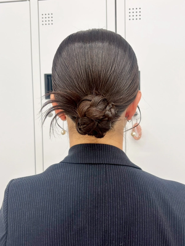 横浜で結婚式ヘアセット/横浜お呼ばれヘアセット/横浜ヘアセット/横浜結婚式ヘアアレンジ/横浜お呼ばれヘアアレンジ/横浜カチモリ/横浜立体リボン/横浜くるみちゃんヘア/横浜シニヨン/横浜ゆるふわアップ/横浜編みおろし/横浜ハーフアップ/横浜タイト系/金箔