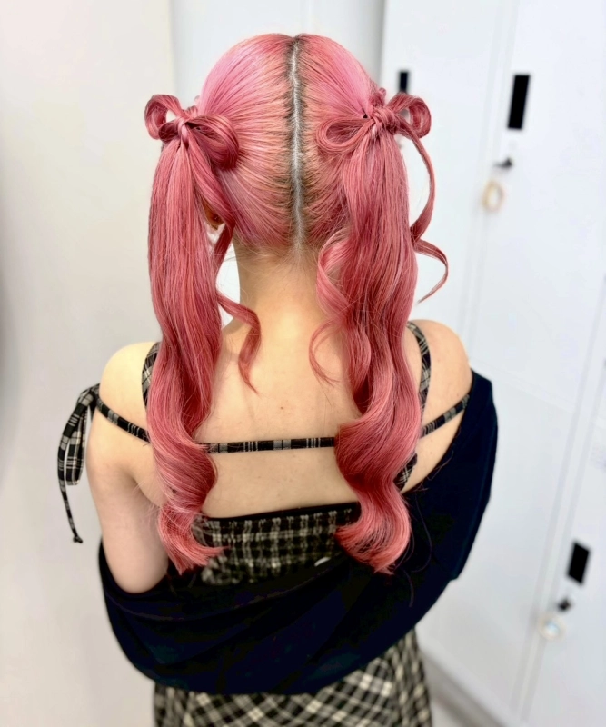 横浜駅近郊徒歩5分 横浜推し活ヘアメイク/横浜推し活ヘアセット/横浜ヘアセット/横浜結婚式ヘアアレンジ/横浜お呼ばれヘアアレンジ/横浜カチモリ/横浜立体リボン/横浜くるみちゃんヘア/横浜シニヨン/横浜ゆるふわアップ/横浜編みおろし/横浜ハーフアップ/横浜タイト系/金箔/    横浜推し活ヘアメイク/横浜推し活ヘア/横浜推し活美容室/横浜ライブヘアセット/横浜参戦ヘア/横浜ヘアセット/横浜イベントヘア/横浜量産型ヘア/横浜地雷系ヘア/横浜韓国ヘアセット/推し活ヘアメオタ活ヘア/参戦ヘアライブ/ヘアチェキ会ヘ