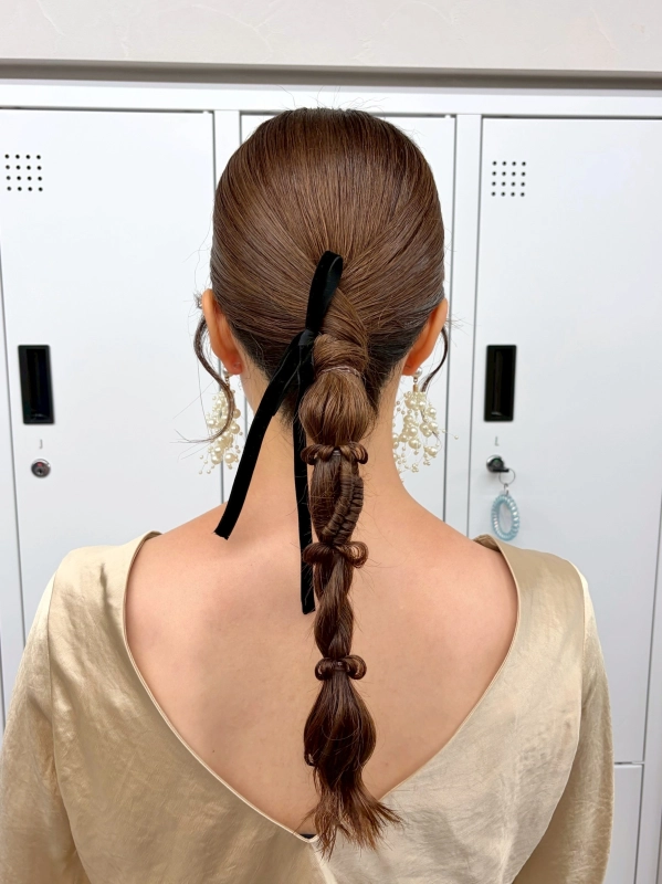 横浜で結婚式ヘアセット/横浜お呼ばれヘアセット/横浜ヘアセット/横浜結婚式ヘアアレンジ/横浜お呼ばれヘアアレンジ/横浜カチモリ/横浜立体リボン/横浜くるみちゃんヘア/横浜シニヨン/横浜ゆるふわアップ/横浜編みおろし/横浜ハーフアップ/横浜タイト系/金箔
