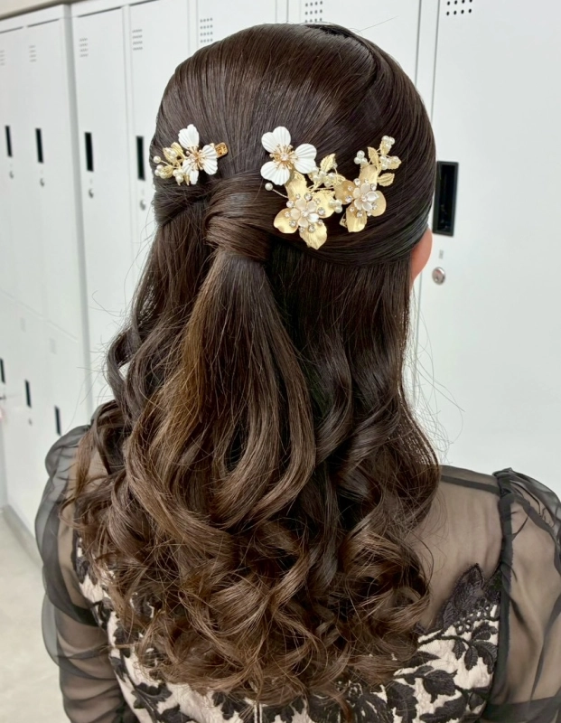 横浜で結婚式ヘアセット/横浜お呼ばれヘアセット/横浜ヘアセット/横浜結婚式ヘアアレンジ/横浜お呼ばれヘアアレンジ/横浜カチモリ/横浜立体リボン/横浜くるみちゃんヘア/横浜シニヨン/横浜ゆるふわアップ/横浜編みおろし/横浜ハーフアップ/横浜タイト系/金箔
