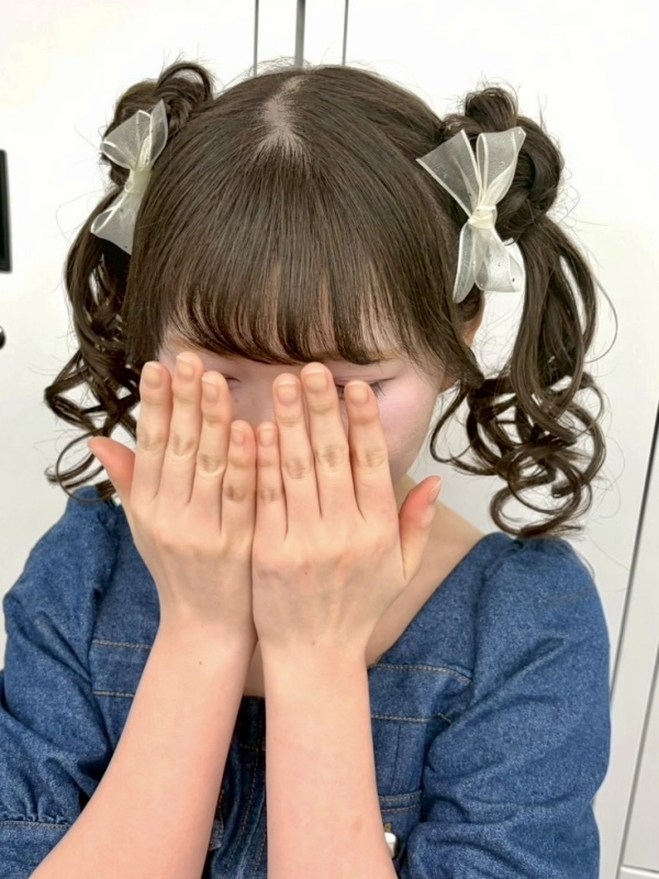 横浜駅近郊徒歩5分 横浜推し活ヘアメイク/横浜推し活ヘアセット/横浜ヘアセット/横浜結婚式ヘアアレンジ/横浜お呼ばれヘアアレンジ/横浜カチモリ/横浜立体リボン/横浜くるみちゃんヘア/横浜シニヨン/横浜ゆるふわアップ/横浜編みおろし/横浜ハーフアップ/横浜タイト系/金箔/    横浜推し活ヘアメイク/横浜推し活ヘア/横浜推し活美容室/横浜ライブヘアセット/横浜参戦ヘア/横浜ヘアセット/横浜イベントヘア/横浜量産型ヘア/横浜地雷系ヘア/横浜韓国ヘアセット/推し活ヘアメオタ活ヘア/参戦ヘアライブ/ヘアチェキ会ヘ
