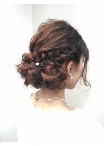 後れ毛波ウェーブ・編みこみヘアアレンジ