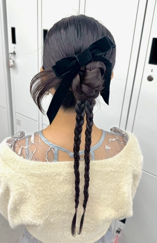 横浜駅近郊徒歩5分 横浜で結婚式ヘアセット/横浜お呼ばれヘアセット/横浜ヘアセット/横浜結婚式ヘアアレンジ/横浜お呼ばれヘアアレンジ/横浜カチモリ/横浜立体リボン/横浜くるみちゃんヘア/横浜シニヨン/横浜ゆるふわアップ/横浜編みおろし/横浜ハーフアップ/横浜タイト系/金箔/ビックリボン/ビックシュシュ