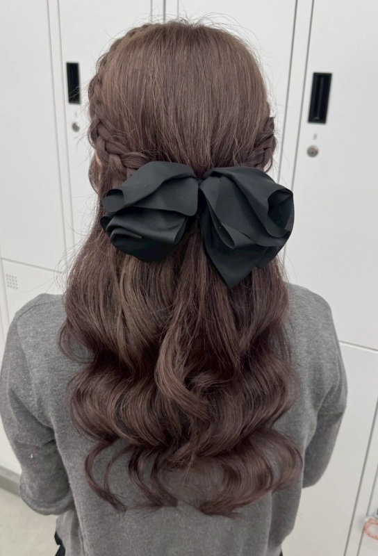 横浜駅近郊徒歩5分 横浜推し活ヘアメイク/横浜推し活ヘアセット/横浜ヘアセット/横浜結婚式ヘアアレンジ/横浜お呼ばれヘアアレンジ/横浜カチモリ/横浜立体リボン/横浜くるみちゃんヘア/横浜シニヨン/横浜ゆるふわアップ/横浜編みおろし/横浜ハーフアップ/横浜タイト系/金箔/    横浜推し活ヘアメイク/横浜推し活ヘア/横浜推し活美容室/横浜ライブヘアセット/横浜参戦ヘア/横浜ヘアセット/横浜イベントヘア/横浜量産型ヘア/横浜地雷系ヘア/横浜韓国ヘアセット/推し活ヘアメオタ活ヘア/参戦ヘアライブ/ヘアチェキ会ヘ