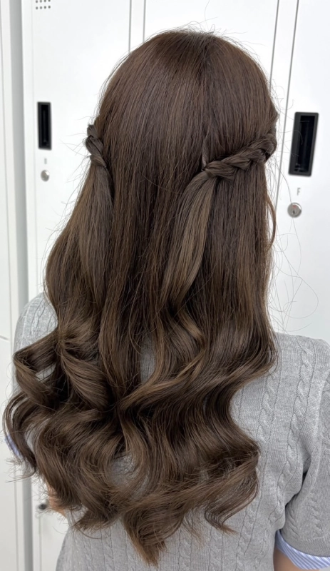 横浜駅近郊徒歩5分 横浜で結婚式ヘアセット/横浜お呼ばれヘアセット/横浜ヘアセット/横浜結婚式ヘアアレンジ/横浜お呼ばれヘアアレンジ/横浜カチモリ/横浜立体リボン/横浜くるみちゃんヘア/横浜シニヨン/横浜ゆるふわアップ/横浜編みおろし/横浜ハーフアップ/横浜タイト系/金箔/ビックリボン/ビックシュシュ