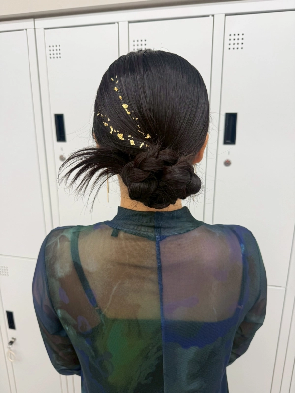横浜駅近郊徒歩5分 横浜で結婚式ヘアセット/横浜お呼ばれヘアセット/横浜ヘアセット/横浜結婚式ヘアアレンジ/横浜お呼ばれヘアアレンジ/横浜カチモリ/横浜立体リボン/横浜くるみちゃんヘア/横浜シニヨン/横浜ゆるふわアップ/横浜編みおろし/横浜ハーフアップ/横浜タイト系/金箔/ビックリボン/ビックシュシュ