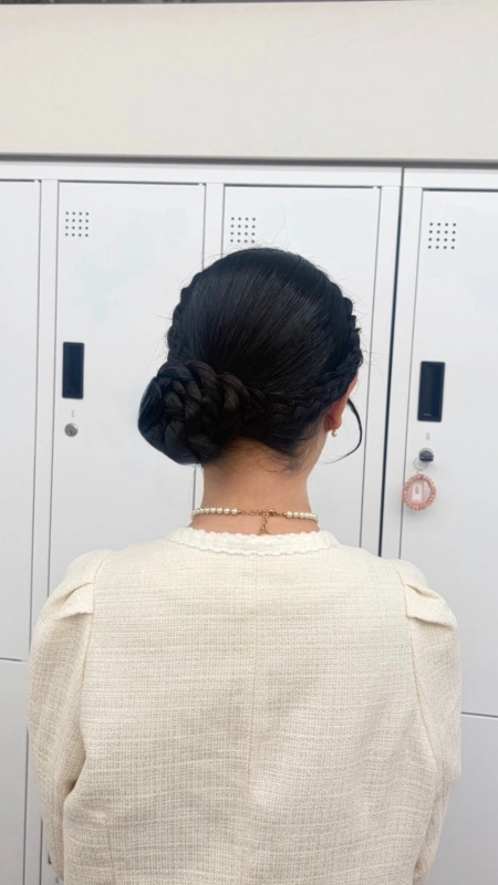 横浜駅近郊徒歩5分 横浜で結婚式ヘアセット/横浜お呼ばれヘアセット/横浜ヘアセット/横浜結婚式ヘアアレンジ/横浜お呼ばれヘアアレンジ/横浜カチモリ/横浜立体リボン/横浜くるみちゃんヘア/横浜シニヨン/横浜ゆるふわアップ/横浜編みおろし/横浜ハーフアップ/横浜タイト系/金箔/ビックリボン/ビックシュシュ