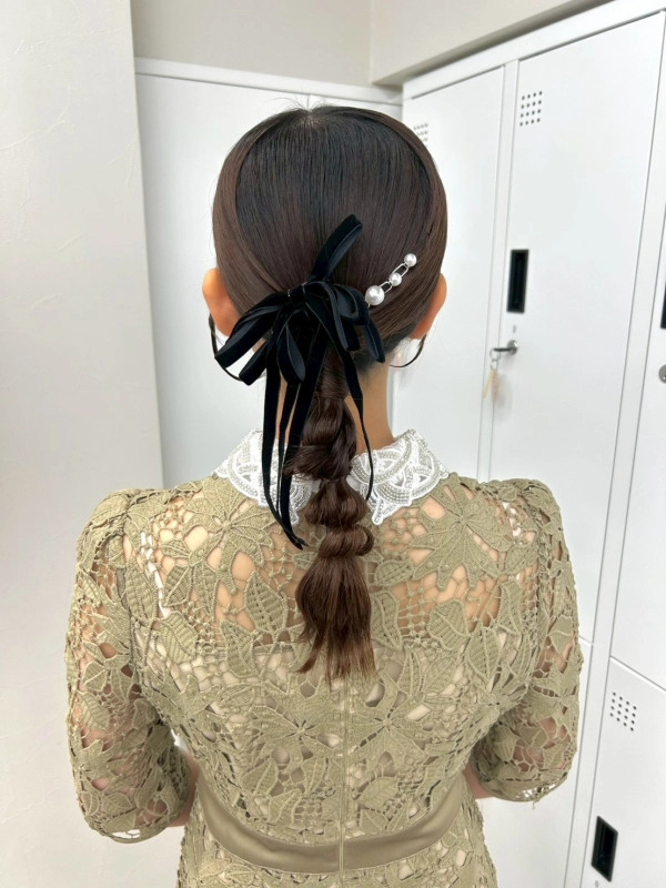 横浜駅近郊徒歩5分 横浜で結婚式ヘアセット/横浜お呼ばれヘアセット/横浜ヘアセット/横浜結婚式ヘアアレンジ/横浜お呼ばれヘアアレンジ/横浜カチモリ/横浜立体リボン/横浜くるみちゃんヘア/横浜シニヨン/横浜ゆるふわアップ/横浜編みおろし/横浜ハーフアップ/横浜タイト系/金箔/ビックリボン/ビックシュシュ